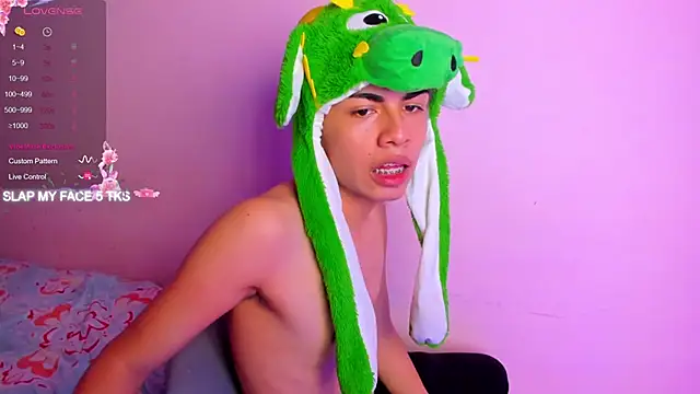 Snapshot of Asher_Young chatting on June 27, 12:48 am Asher Young online show from June 27, 12:48 am