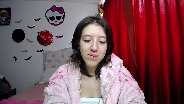 Snapshot of Blair_y_Briar chatting on July 14, 6:13 pm Blair y Briar online show from July 14, 6:13 pm