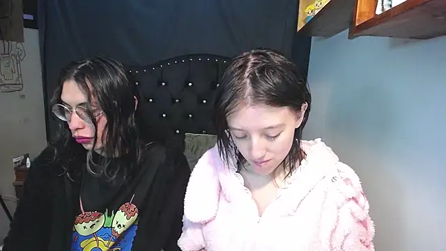 Snapshot of Blair_y_Briar chatting on July 28, 6:42 pm Blair y Briar online show from July 28, 6:42 pm