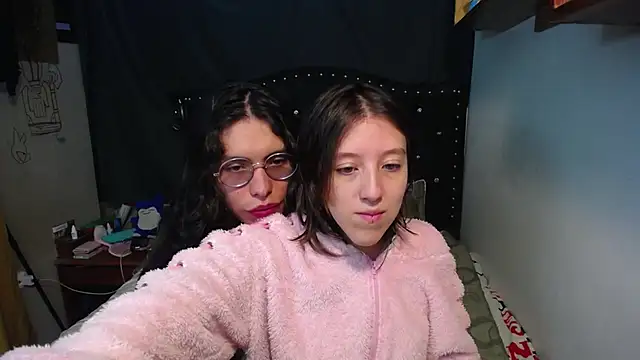 Snapshot of Blair_y_Briar chatting on July 28, 7:39 pm Blair y Briar online show from July 28, 7:39 pm