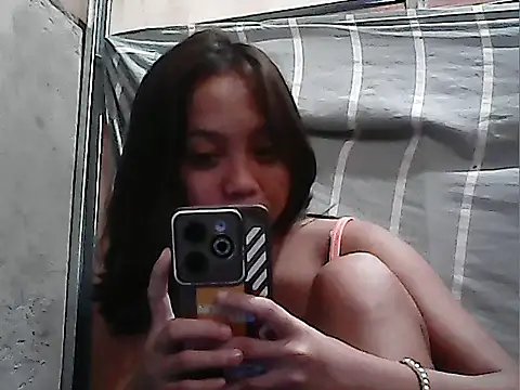 Yours AsianPinayGirl18 online show from July 4, 11:44 pm