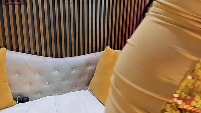 Snapshot of Roxanna_moore chatting on May 1, 1:05 pm Roxanna moore online show from May 1, 1:05 pm