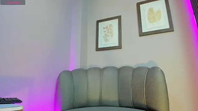Snapshot of Roxanna_moore chatting on May 16, 12:26 pm Roxanna moore online show from May 16, 12:26 pm
