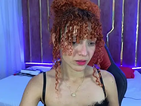 Kiaralovee26 online show from May 23, 1:11 am
