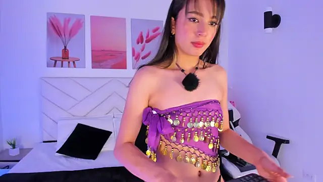Snapshot of trixxie_18 chatting on May 10, 11:43 pm trixxie 18 online show from May 10, 11:43 pm