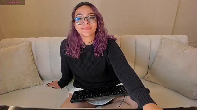 Snapshot of LoiseHarper chatting on May 1, 11:04 am LoiseHarper online show from May 1, 11:04 am