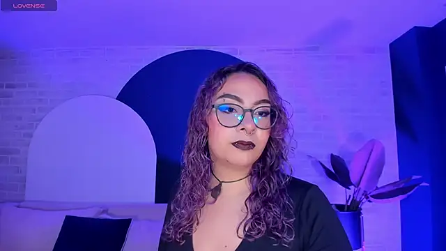Snapshot of LoiseHarper chatting on May 5, 3:36 am LoiseHarper online show from May 5, 3:36 am