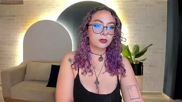 Snapshot of LoiseHarper chatting on May 8, 2:50 am LoiseHarper online show from May 8, 2:50 am