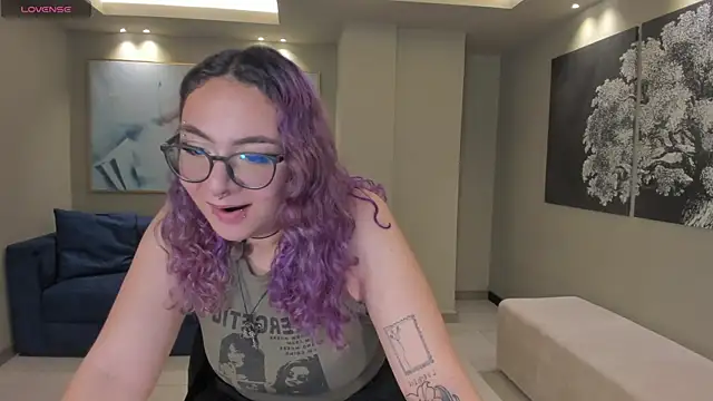 Snapshot of LoiseHarper chatting on May 9, 6:57 pm LoiseHarper online show from May 9, 6:57 pm