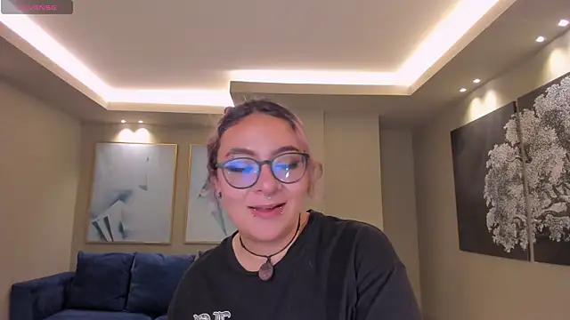 Snapshot of LoiseHarper chatting on May 10, 11:21 pm LoiseHarper online show from May 10, 11:21 pm
