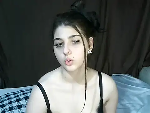 Snapshot of RosyyLux chatting on May 13, 9:11 pm RosyyLux online show from May 13, 9:11 pm