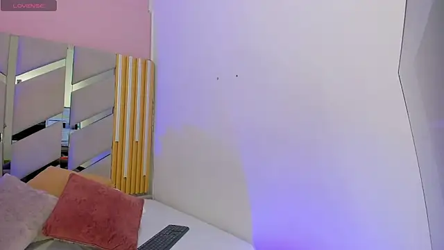 Snapshot of Emily-Cruz chatting on May 21, 4:36 pm Emily-Cruz online show from May 21, 4:36 pm