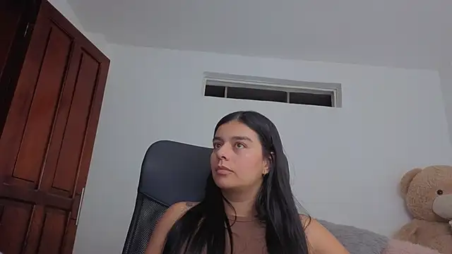 Snapshot of valerihouse_ chatting on May 3, 1:55 am valerihouse online show from May 3, 1:55 am