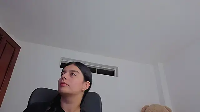 Snapshot of valerihouse_ chatting on May 6, 1:36 am valerihouse online show from May 6, 1:36 am