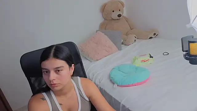 Snapshot of valerihouse_ chatting on May 14, 1:34 am valerihouse online show from May 14, 1:34 am