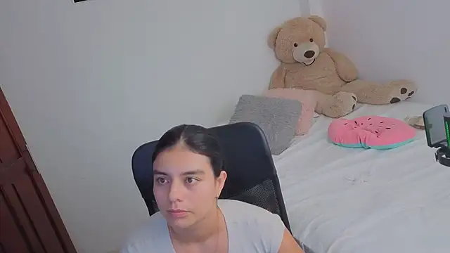 Snapshot of valerihouse_ chatting on May 21, 12:50 am valerihouse online show from May 21, 12:50 am