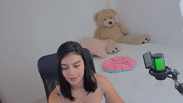 Snapshot of valerihouse_ chatting on May 24, 2:05 am valerihouse online show from May 24, 2:05 am