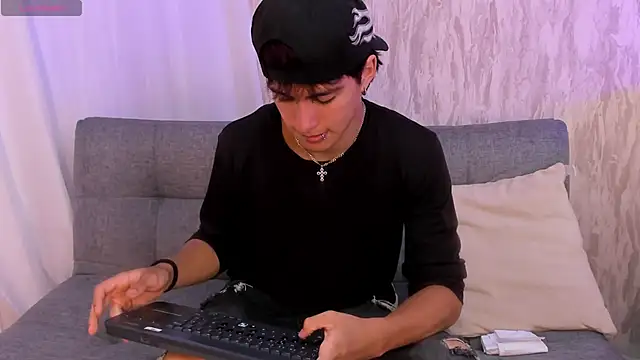 Liam Grayson  online show from May 8, 2:22 pm