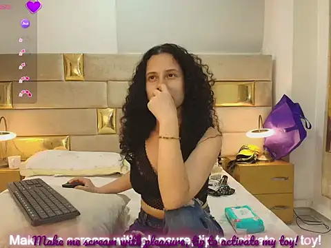 Snapshot of LudoviccaMark chatting on May 16, 7:34 pm LudoviccaMark online show from May 16, 7:34 pm