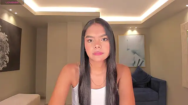 Snapshot of SaphiraJames chatting on May 26, 2:40 am SaphiraJames online show from May 26, 2:40 am