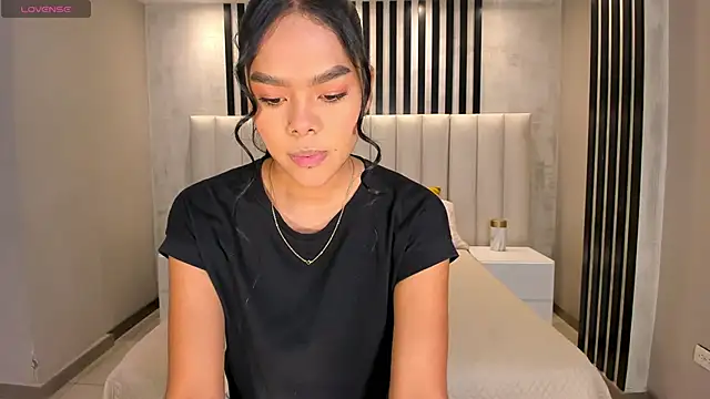 Snapshot of SaphiraJames chatting on May 28, 2:20 am SaphiraJames online show from May 28, 2:20 am