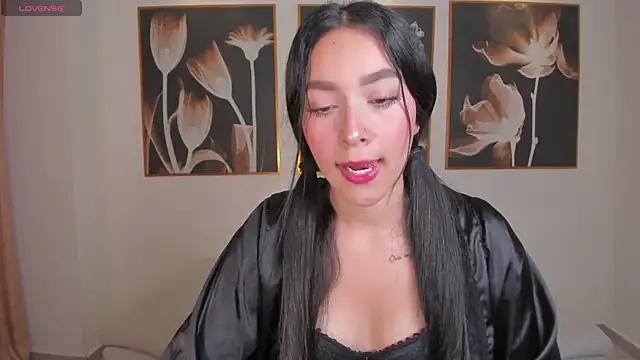SophieKiss1 online show from May 24, 5:40 pm