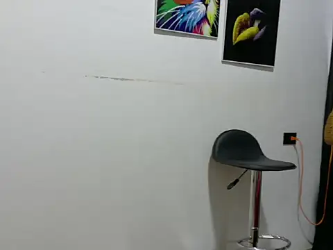 Snapshot of dulce_alexandra chatting on May 19, 12:00 pm dulce alexandra online show from May 19, 12:00 pm