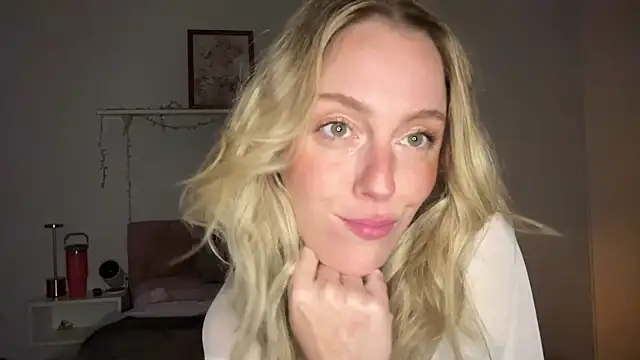 Snapshot of sweetemma_x chatting on May 24, 2:38 am sweetemma x online show from May 24, 2:38 am