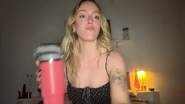 Snapshot of sweetemma_x chatting on May 29, 2:31 am sweetemma x online show from May 29, 2:31 am