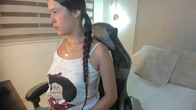 Snapshot of thalia_castle_ chatting on May 27, 12:24 pm thalia castle online show from May 27, 12:24 pm