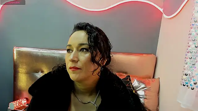 Snapshot of Elizabeth_bennett chatting on May 14, 1:18 pm Elizabeth bennett online show from May 14, 1:18 pm