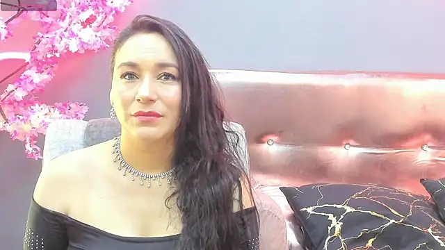Snapshot of Elizabeth_bennett chatting on June 23, 4:27 pm Elizabeth bennett online show from June 23, 4:27 pm