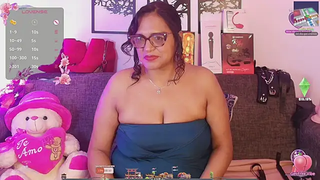 Snapshot of Angelabrowm chatting on May 25, 1:44 am Angelabrowm online show from May 25, 1:44 am