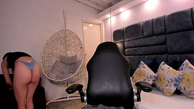 jessicamoonn online show from May 12, 11:51 am