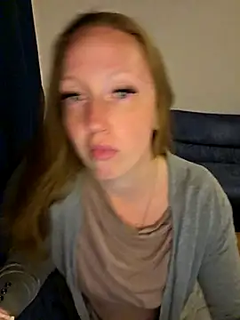 Snapshot of SweetGermanAlina chatting on May 7, 7:30 pm SweetGermanAlina online show from May 7, 7:30 pm