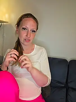 Snapshot of SweetGermanAlina chatting on May 28, 8:50 pm SweetGermanAlina online show from May 28, 8:50 pm