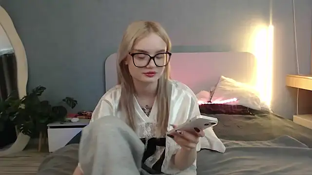 Snapshot of Angel_Share chatting on May 27, 12:51 am Angel Share online show from May 27, 12:51 am