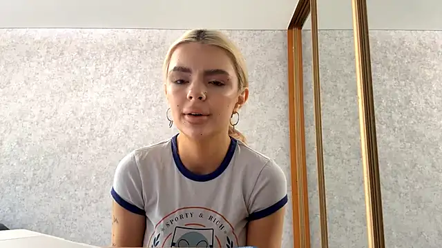 Britney Calverhends online show from May 8, 9:14 am