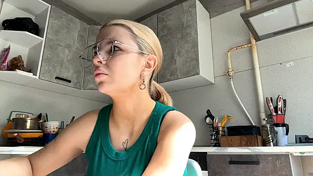 Britney Calverhends online show from May 14, 5:47 am