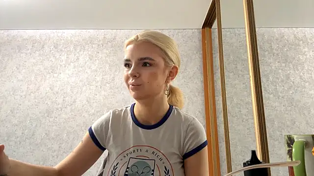 Britney Calverhends online show from May 15, 7:04 am