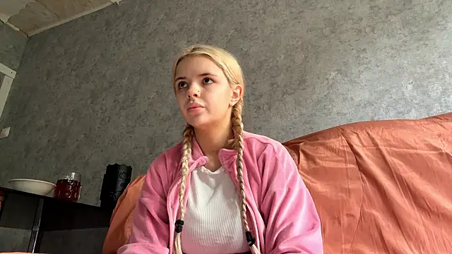 Britney Calverhends online show from May 27, 6:43 am