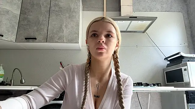 Britney Calverhends online show from June 1, 6:59 am