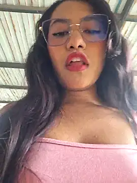 Hot Sophy  online show from May 12, 5:32 pm