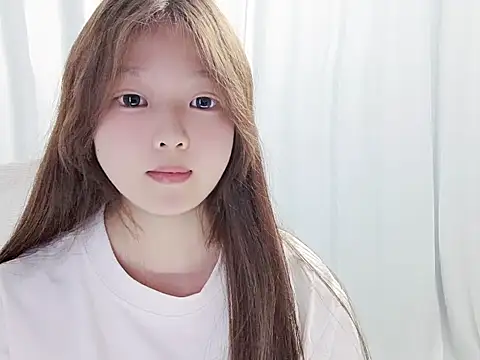 Snapshot of Yangirl520 chatting on June 3, 8:17 am Yangirl520 online show from June 3, 8:17 am