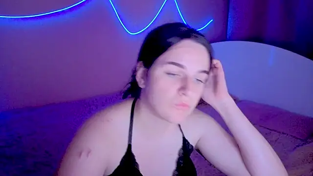Snapshot of Lunariaas chatting on June 11, 12:32 am Lunariaas online show from June 11, 12:32 am