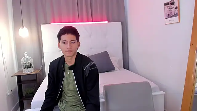 Snapshot of Alejo-and-Thiago chatting on May 9, 12:21 pm Alejo-and-Thiago online show from May 9, 12:21 pm