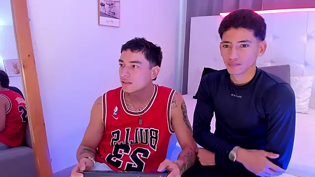 Snapshot of Alejo-and-Thiago chatting on May 14, 12:34 pm Alejo-and-Thiago online show from May 14, 12:34 pm