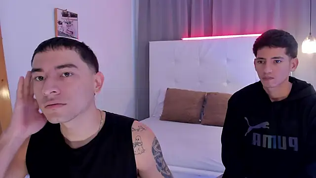 Snapshot of Alejo-and-Thiago chatting on May 22, 12:11 pm Alejo-and-Thiago online show from May 22, 12:11 pm