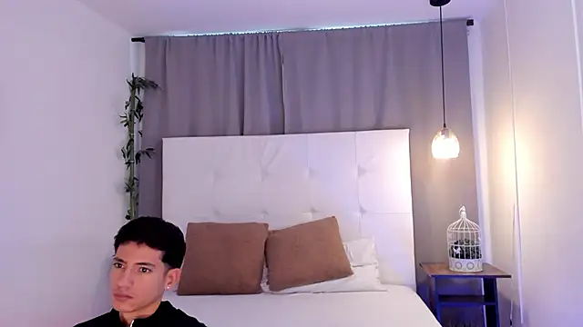 Snapshot of Alejo-and-Thiago chatting on May 28, 12:24 pm Alejo-and-Thiago online show from May 28, 12:24 pm