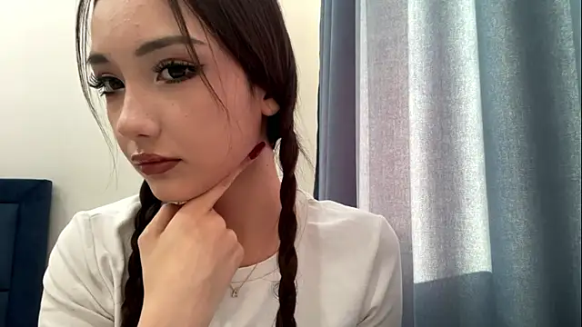 Snapshot of RefereedHobble chatting on May 24, 1:38 pm RefereedHobble online show from May 24, 1:38 pm